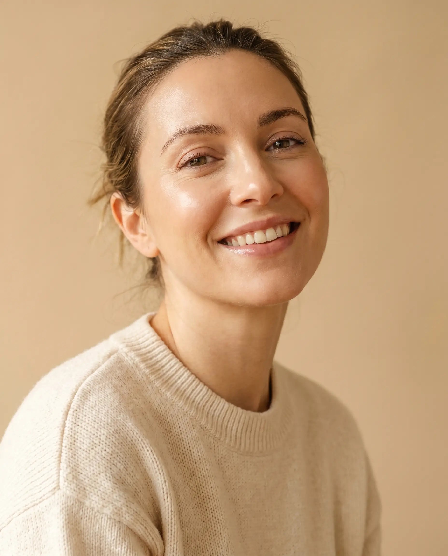 Woman with a refreshed, de-puffed face and defined jawline, smiling confidently