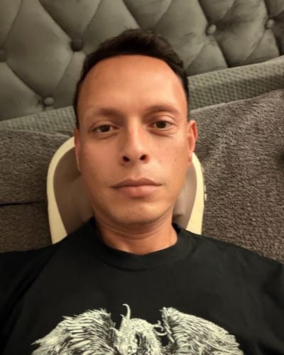 Alberto M. lying back on Hizoo on his sofa